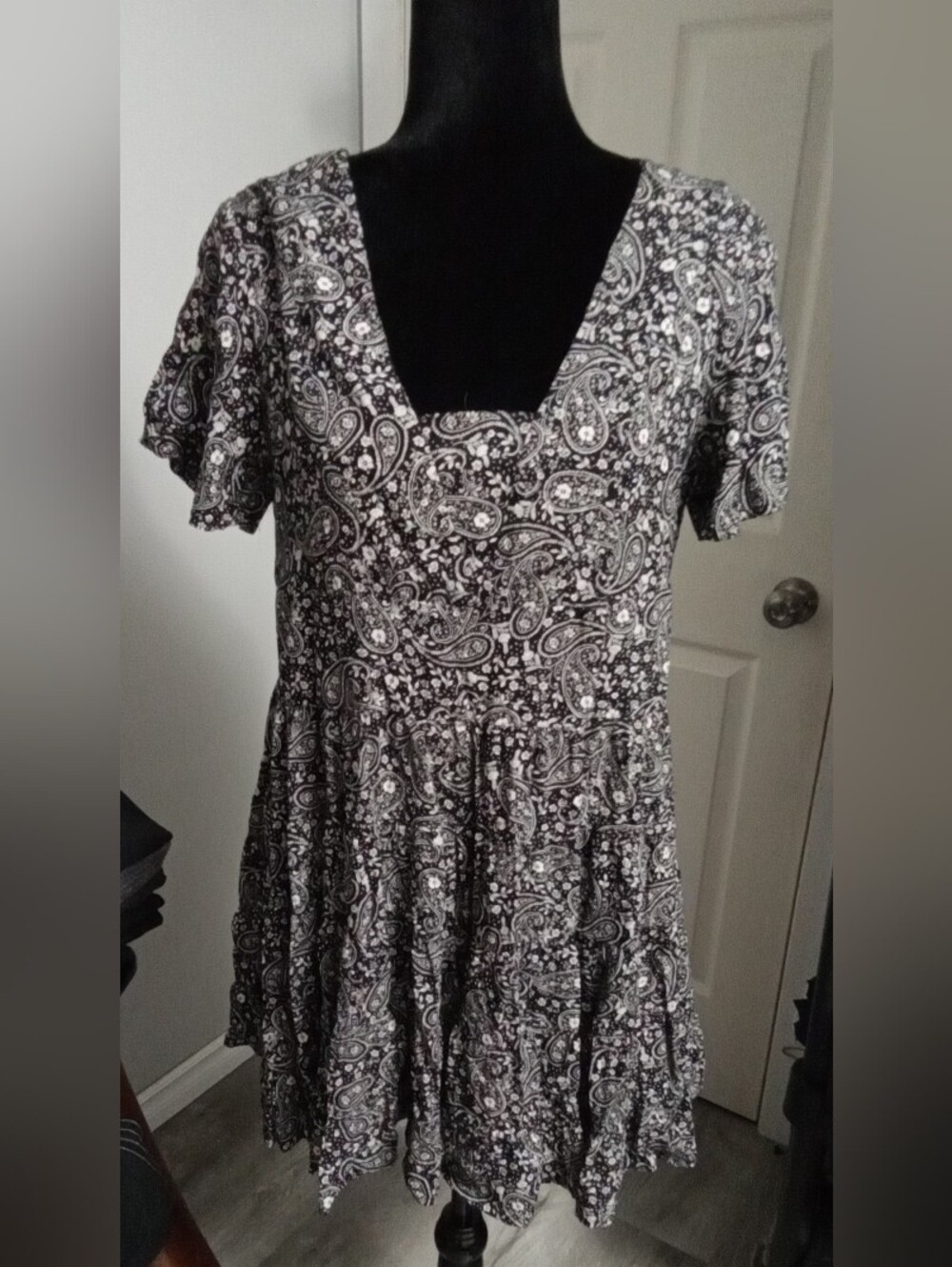 Patrons Of Peace Large Black White Floral Paisley Tiered Babydoll Mini Dress